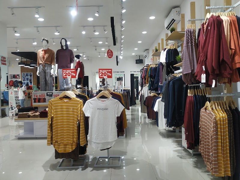 Toko Top Mode: Cilacap's Premier Retail Destination for Stylish Shopping